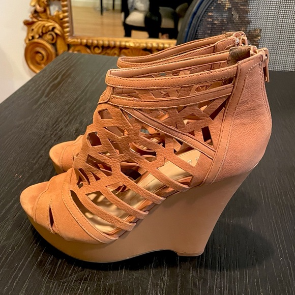 Gianni Bini Wedges - Picture 3 of 4